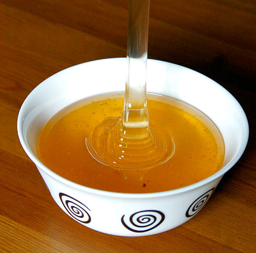 Консистенция мёда - один из показателей при выборе натурального мёда